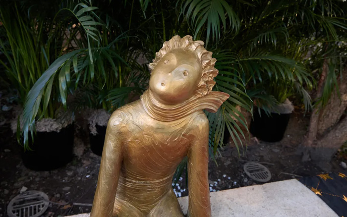 picture of the statue of the little prince